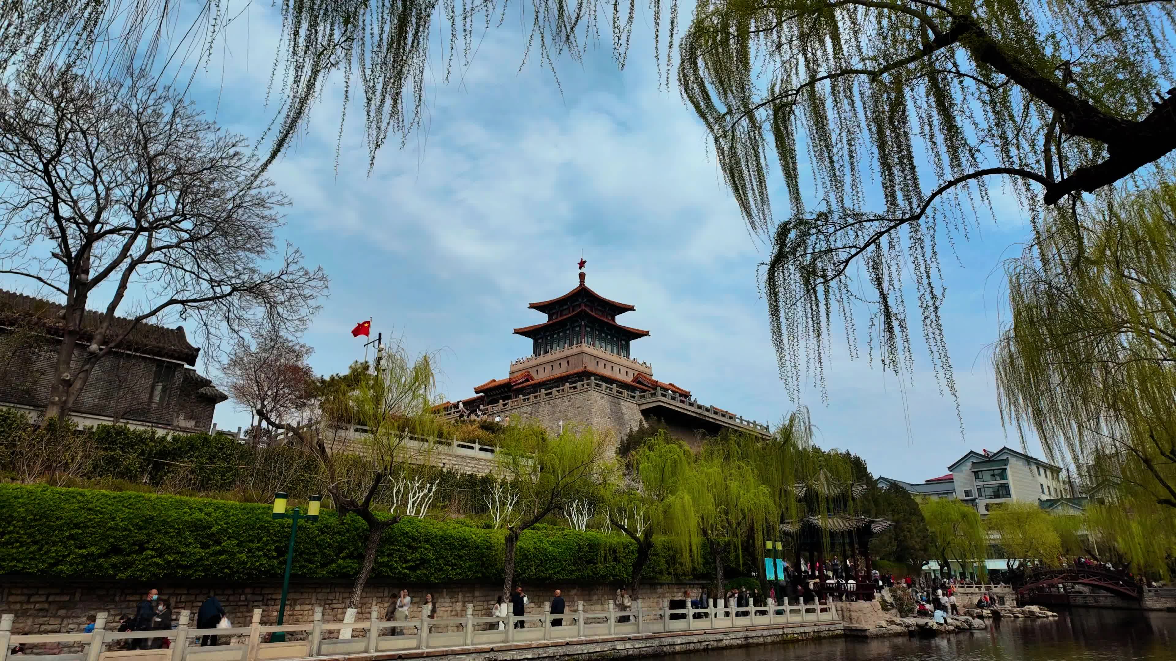 time-lapse video of Jiefang Pavilion and moat in Jinan, China